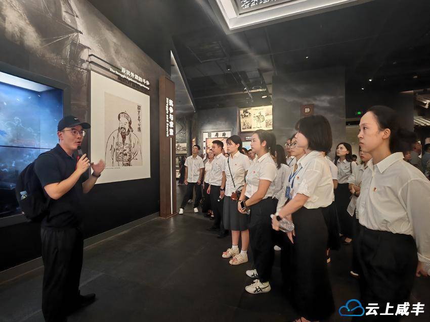 重温建党历史 感悟“红船精神”