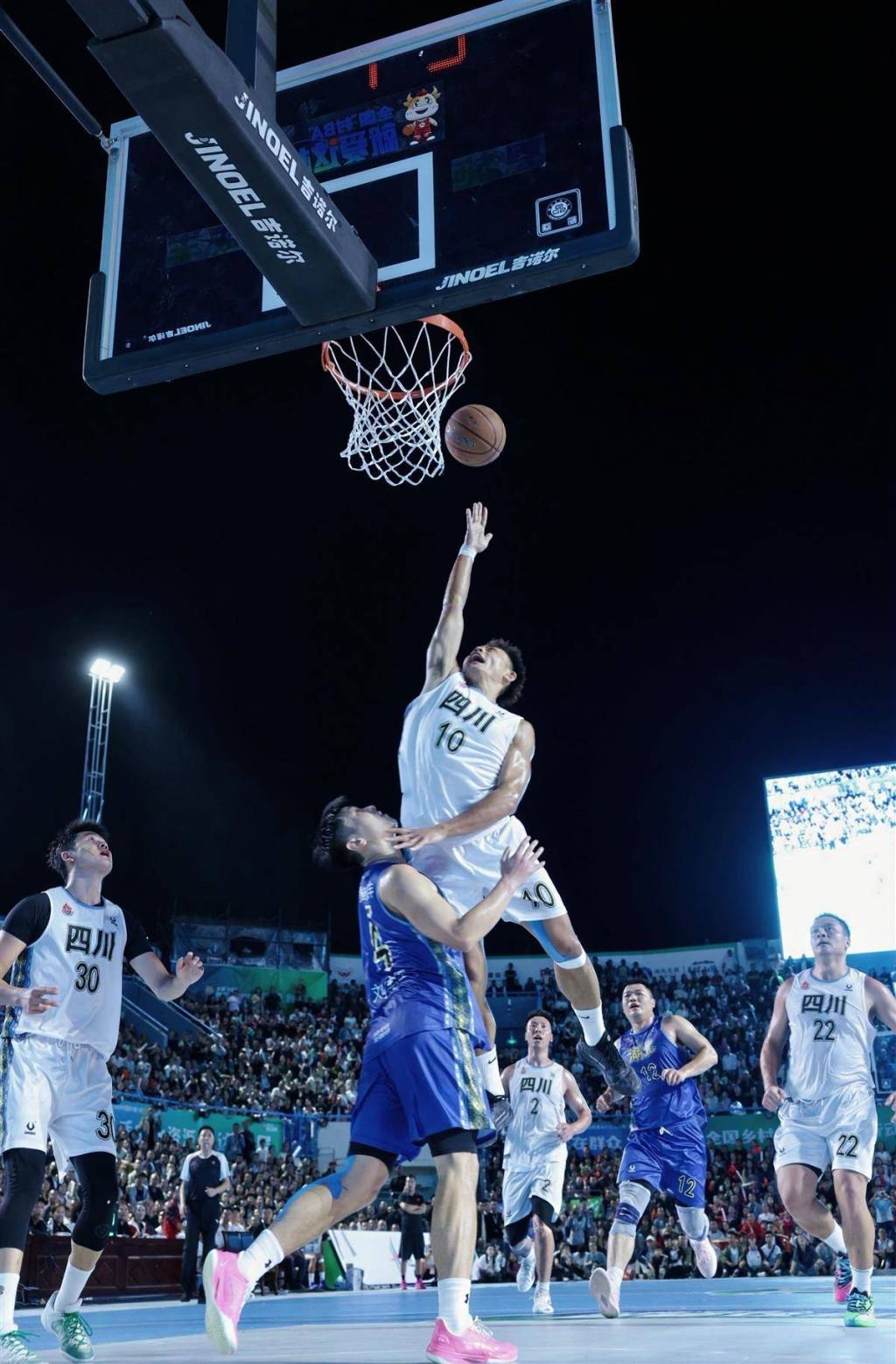 【湖北日报】客户端│恩施观察│从茶园到球场：一支“白茶队”的乡村篮球逆袭之路