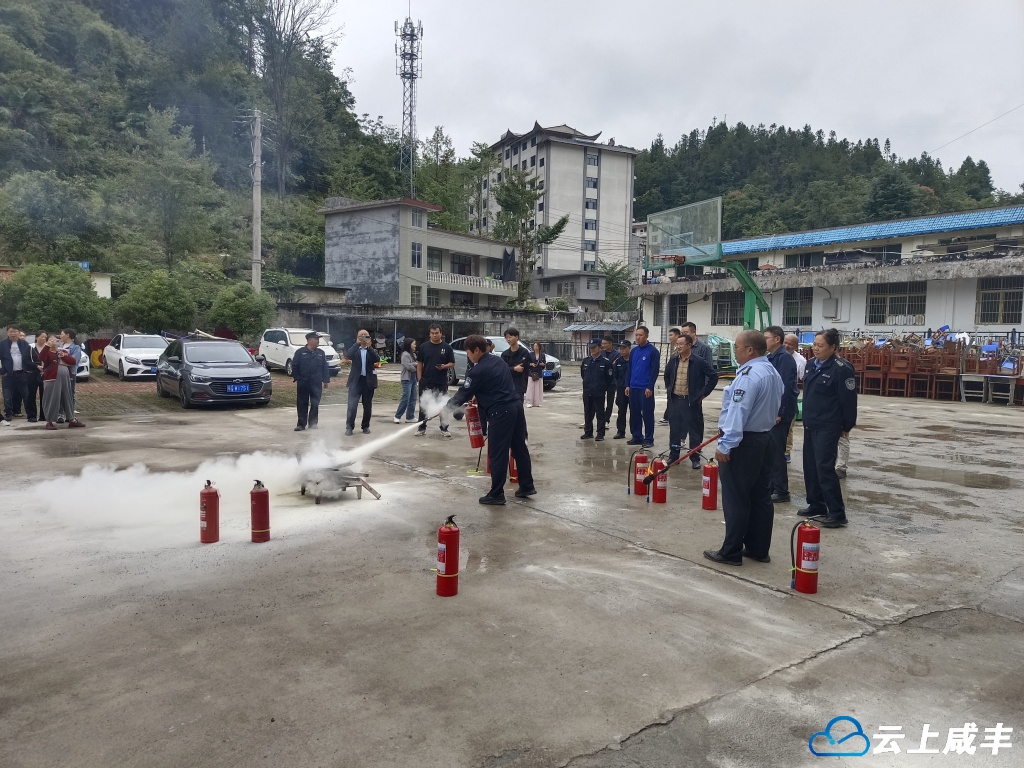 清坪：消防员现场教学消防安全