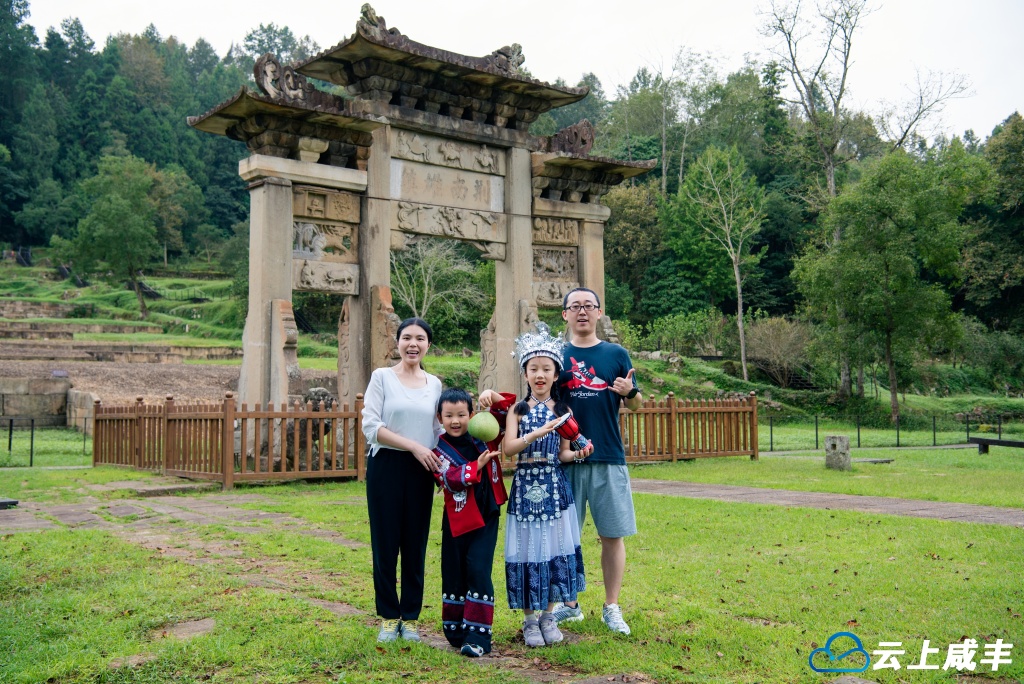 世遗唐崖旅拍走红