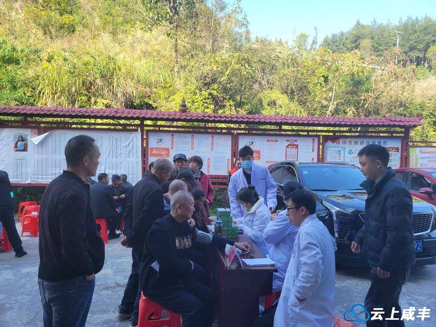 党群同心庆佳节，重阳慰问添暖意.docx