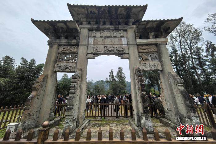 【中新网】客户端｜从“历史标本”到“活风景”：世遗唐崖迎蝶变