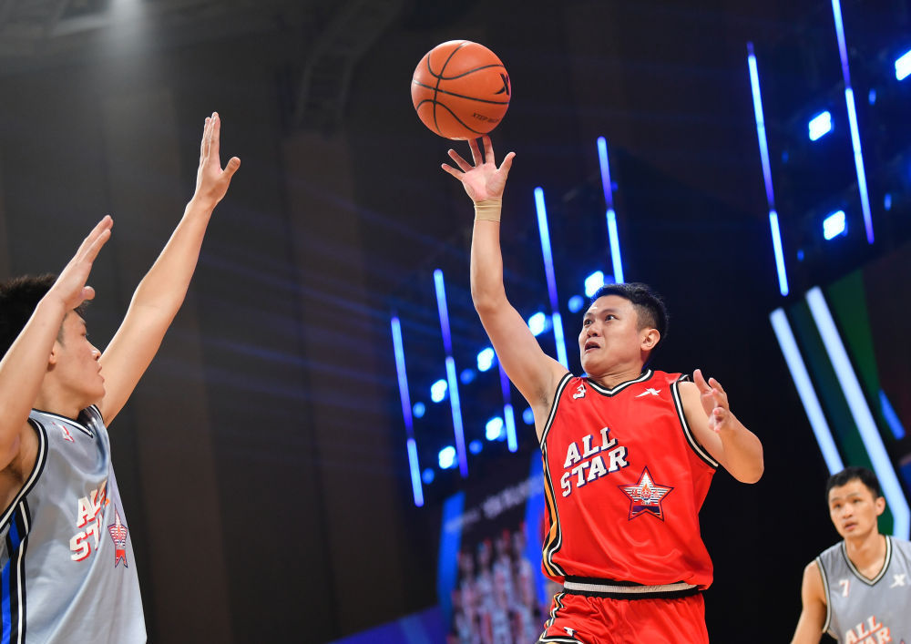 【新华社】客户端｜中国文明乡风大会“村BA”群众体育交流活动在陕西延安举办