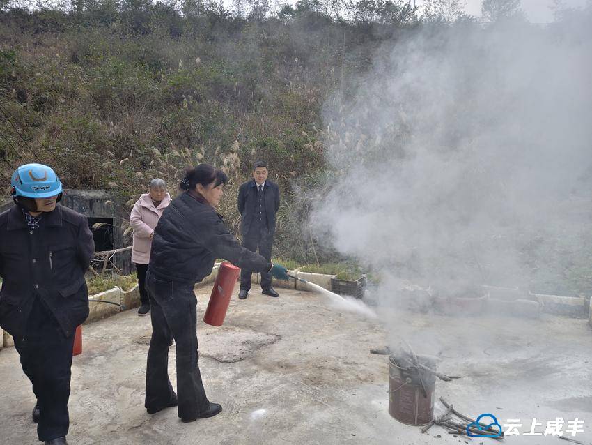 消防实训进安置区 安全技能送到家