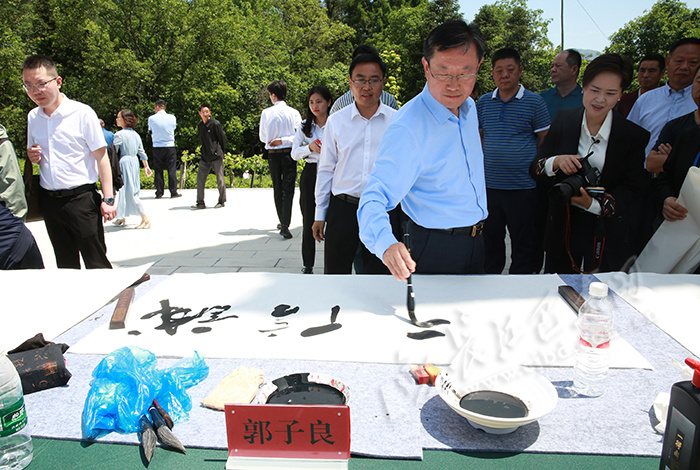 书画创作本网讯(记者谭元敏见习记者胡岚松实习生刘磊)5月17日,巴东