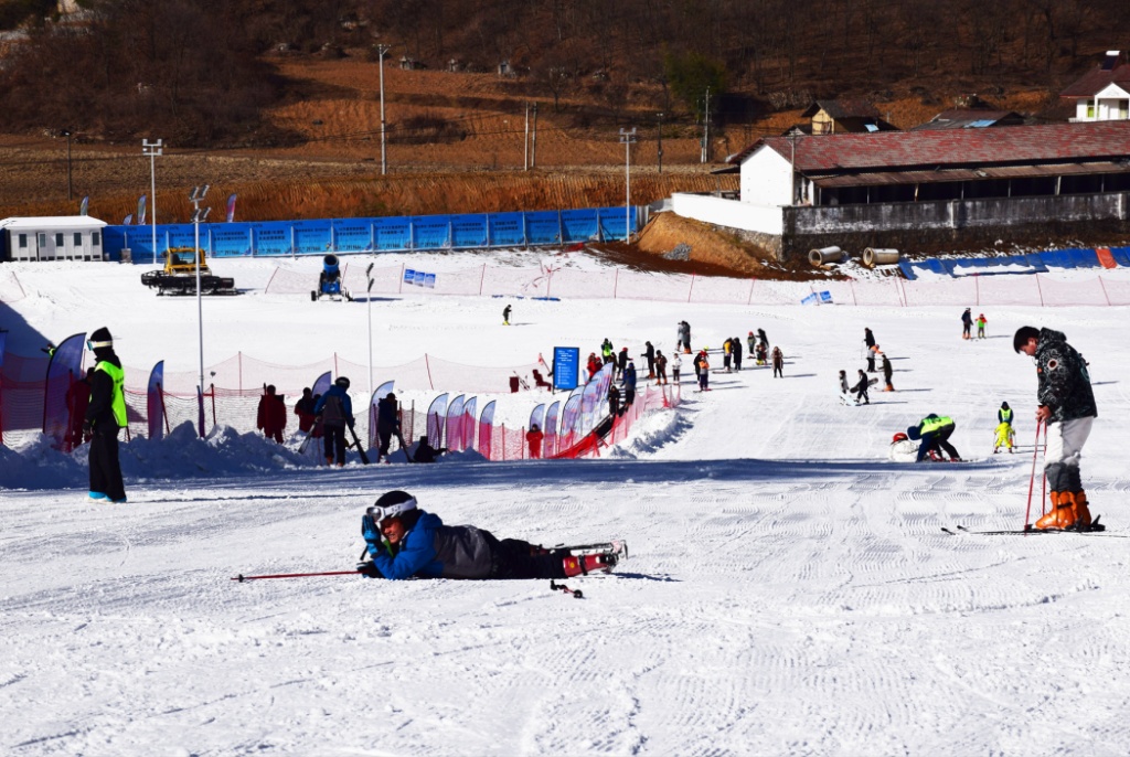 網站首頁>新聞中心>省州新聞>詳情 圖/宜昌興山昭君國際滑雪場99