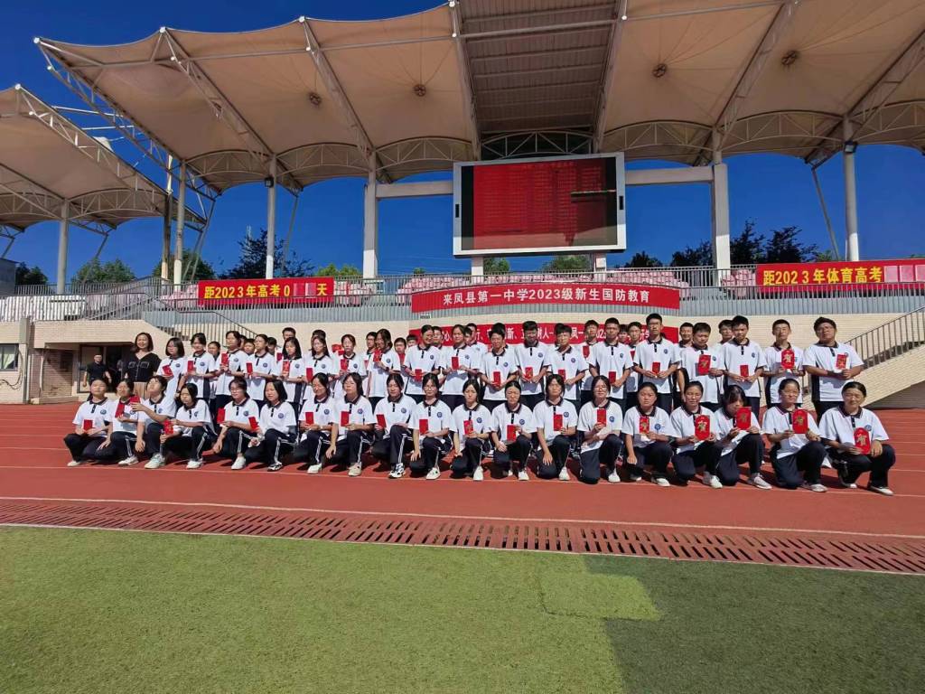 杨璨.jpg 杨璨.jpg