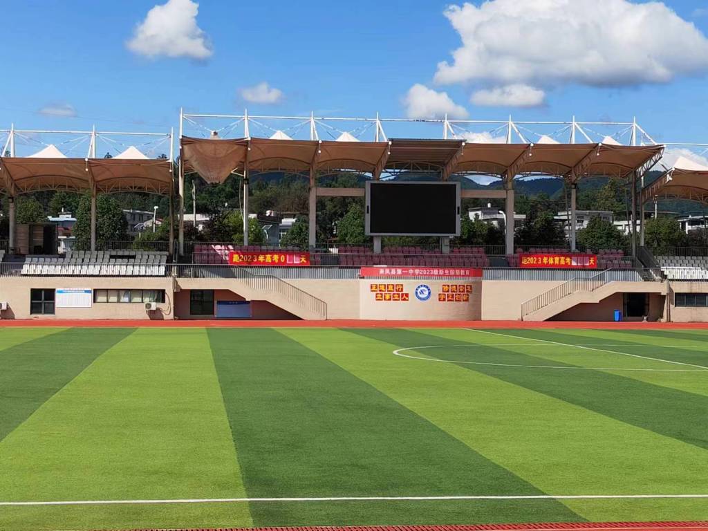 运动场.jpg 运动场.jpg