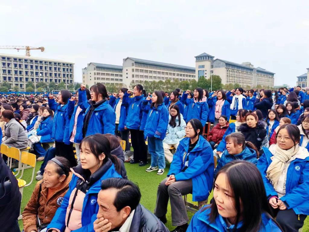 各班宣誓3.jpg 各班宣誓3.jpg