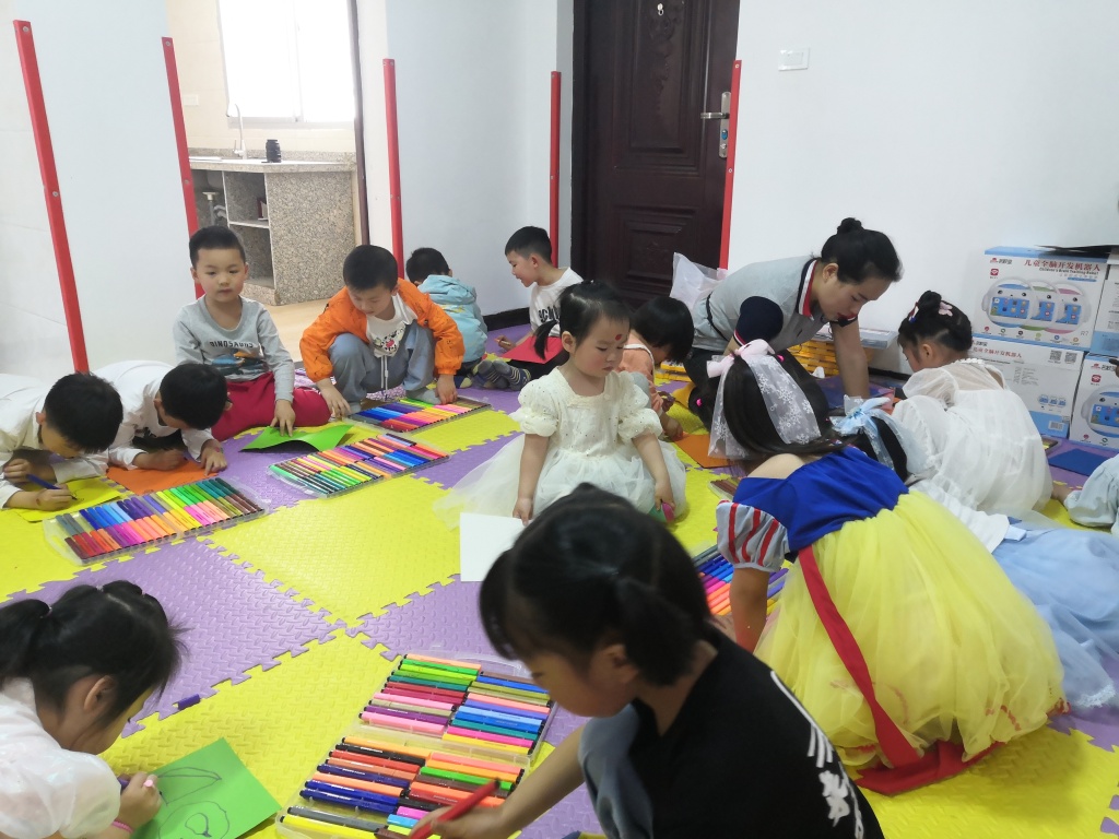 托儿所活动2.jpg