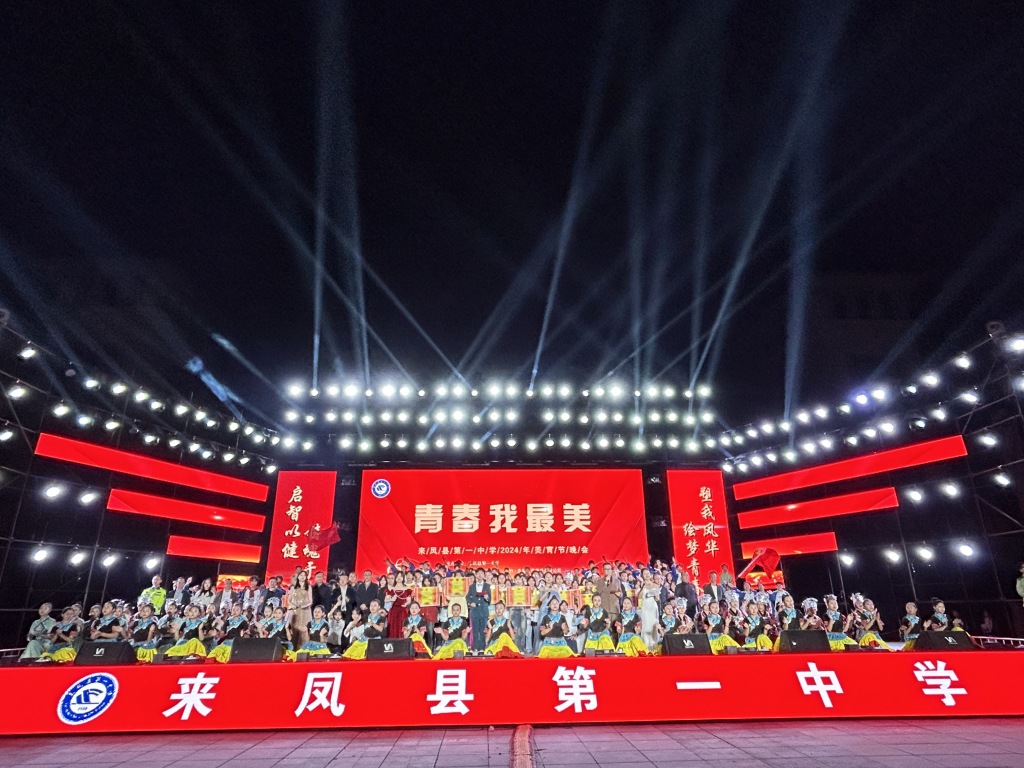 颁奖.jpg 颁奖.jpg