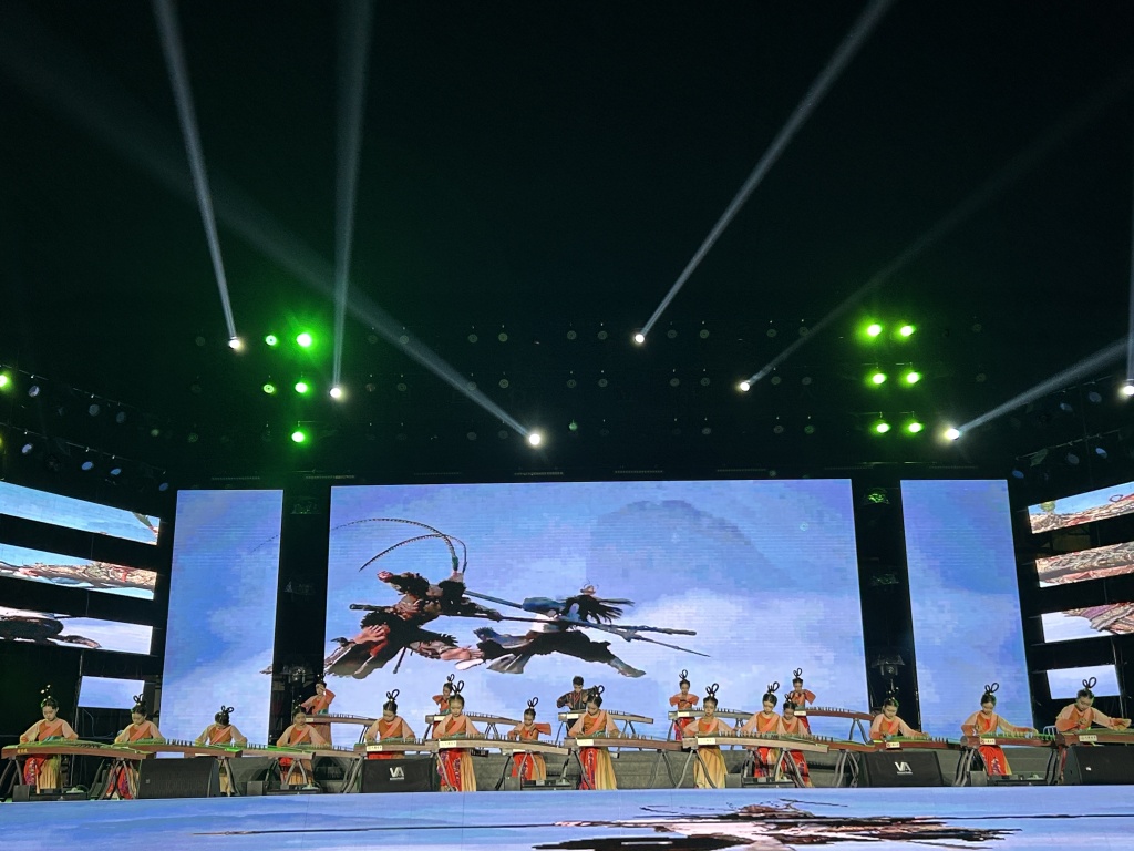 开场节目:古筝表演《云宫迅音》.jpg 开场节目:古筝表演《云宫迅音》.jpg