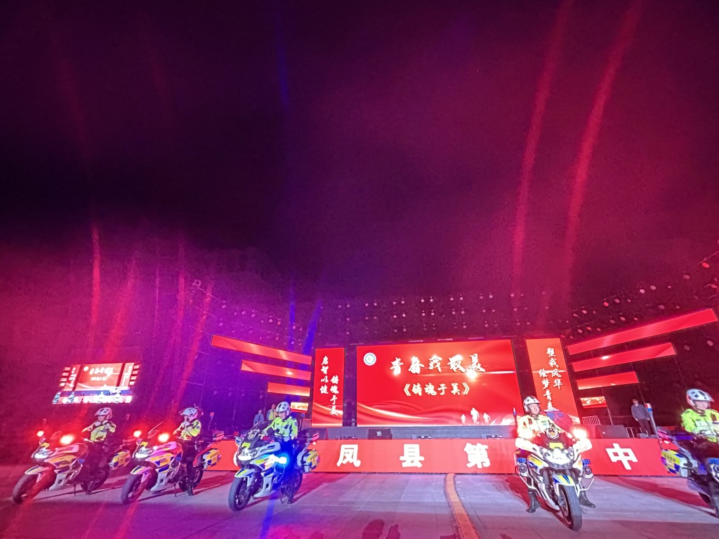 礼让斑马线.jpg 礼让斑马线.jpg