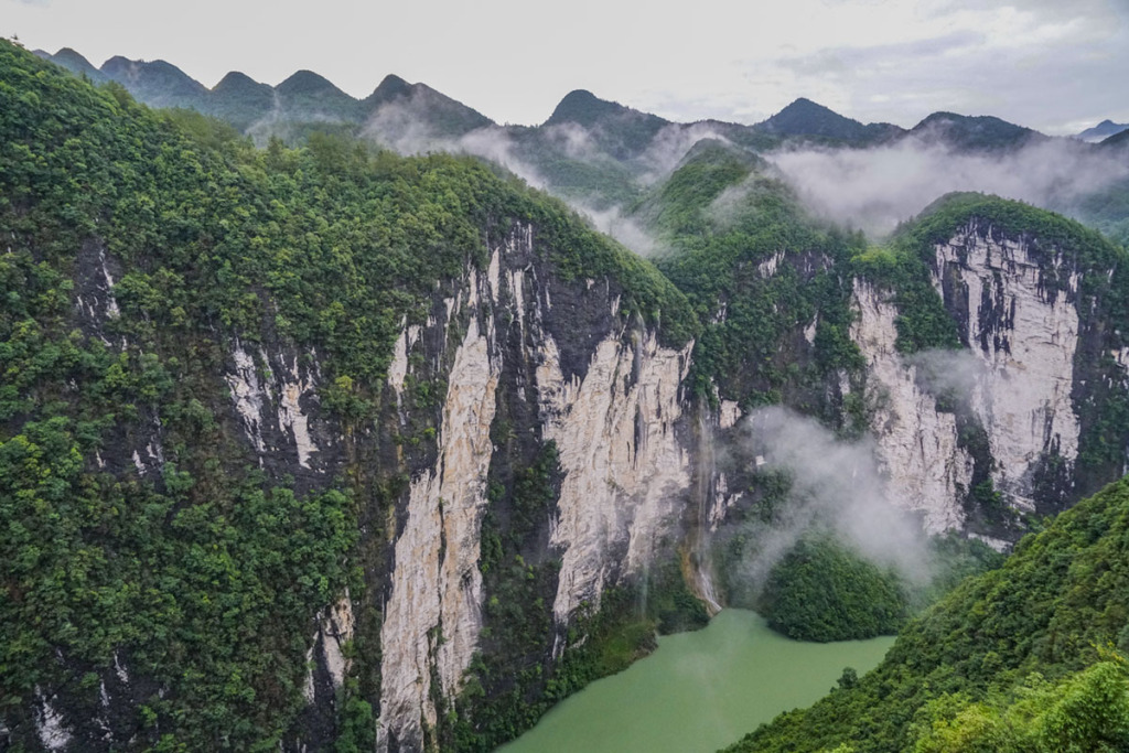 湖北鹤峰雕崖图片