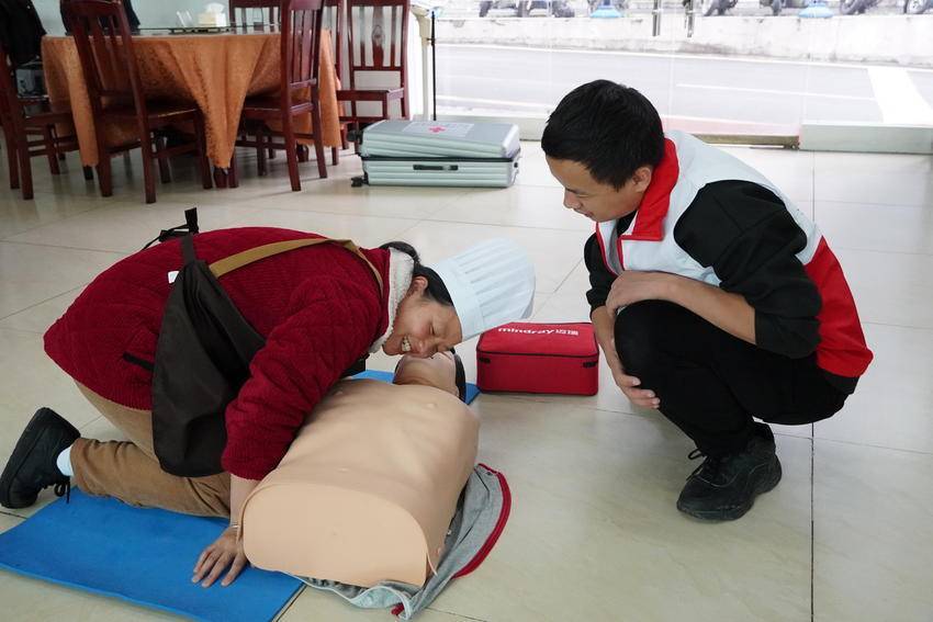 急救中心真实场景 de401f8291a09a36a9fed6e5932d85cf.jpg!styleprocess35