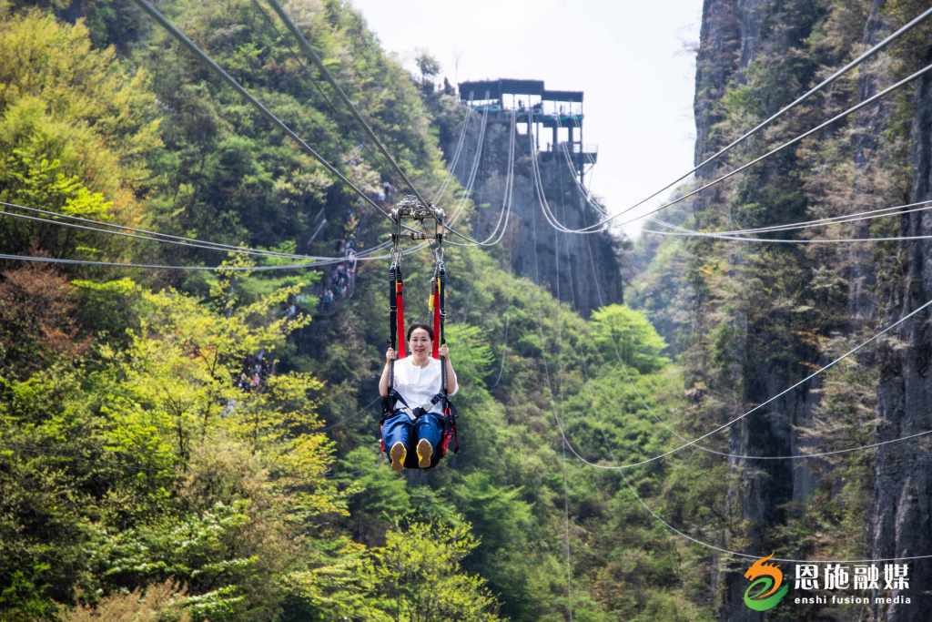 大峡谷景区“空中滑索”项目.jpg